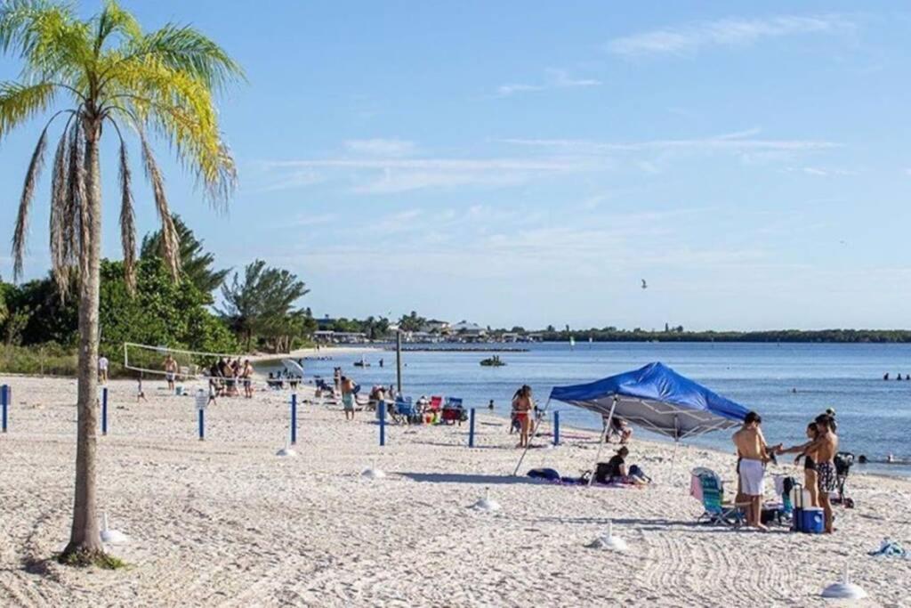 River Delight,Studio109, Beach & Pool Steps Away + Wifi رسكن المظهر الخارجي الصورة