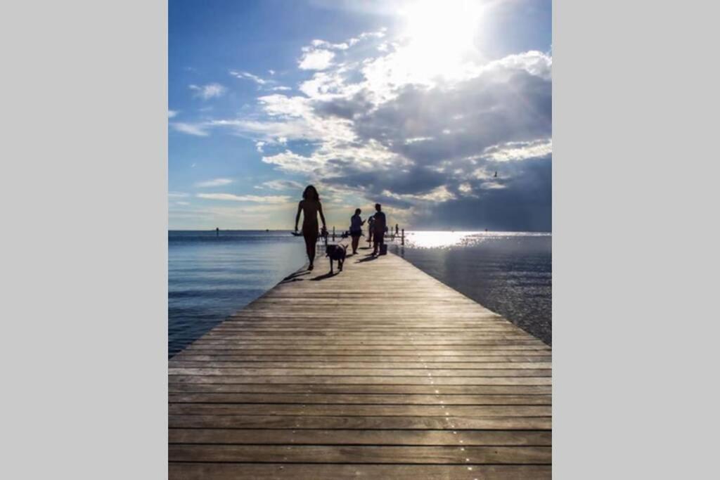 River Delight,Studio109, Beach & Pool Steps Away + Wifi رسكن المظهر الخارجي الصورة