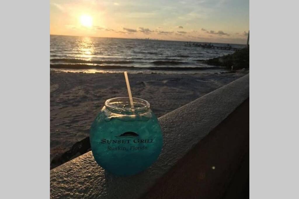 River Delight,Studio109, Beach & Pool Steps Away + Wifi رسكن المظهر الخارجي الصورة