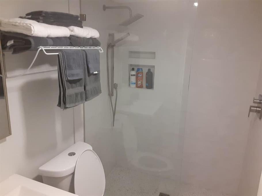 River Delight,Studio109, Beach & Pool Steps Away + Wifi رسكن المظهر الخارجي الصورة