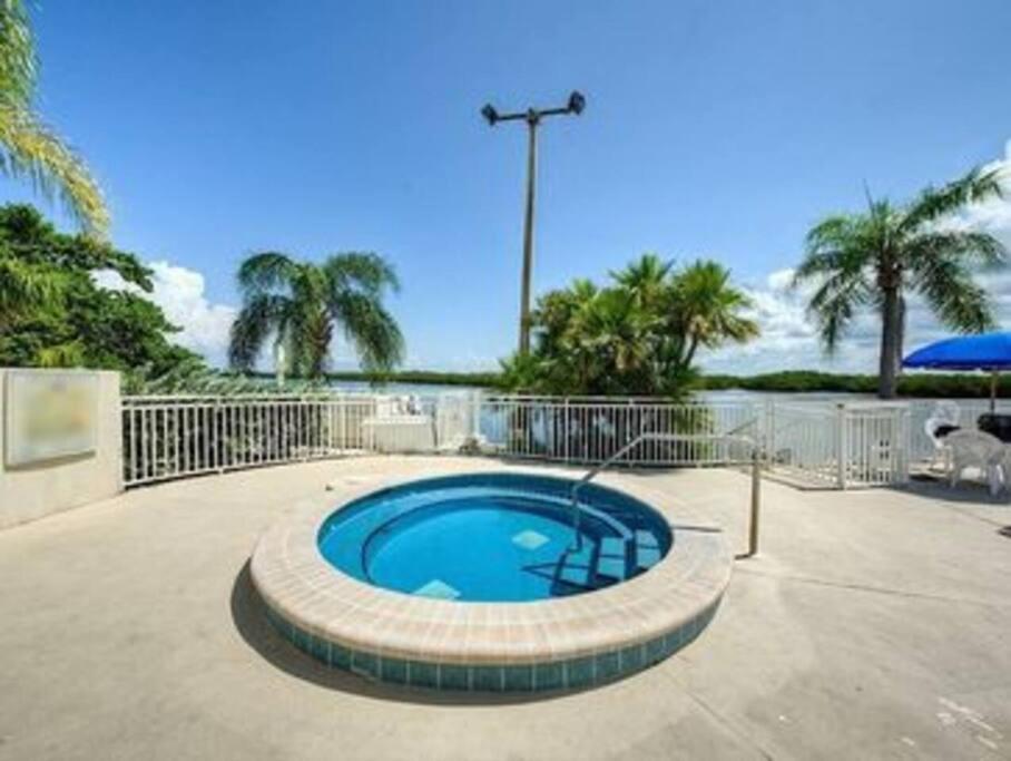 River Delight,Studio109, Beach & Pool Steps Away + Wifi رسكن المظهر الخارجي الصورة